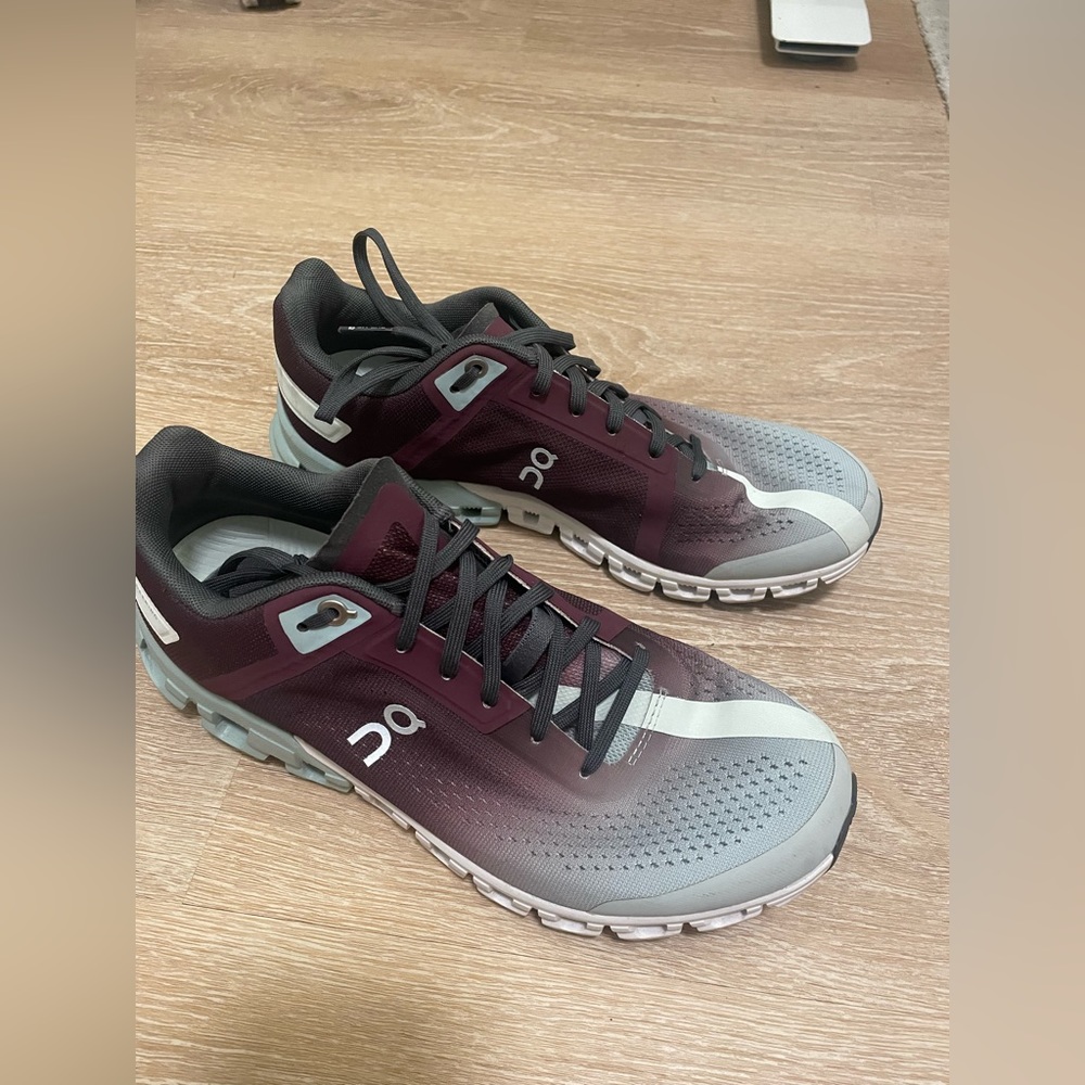 On Clouds size W8.5 like new